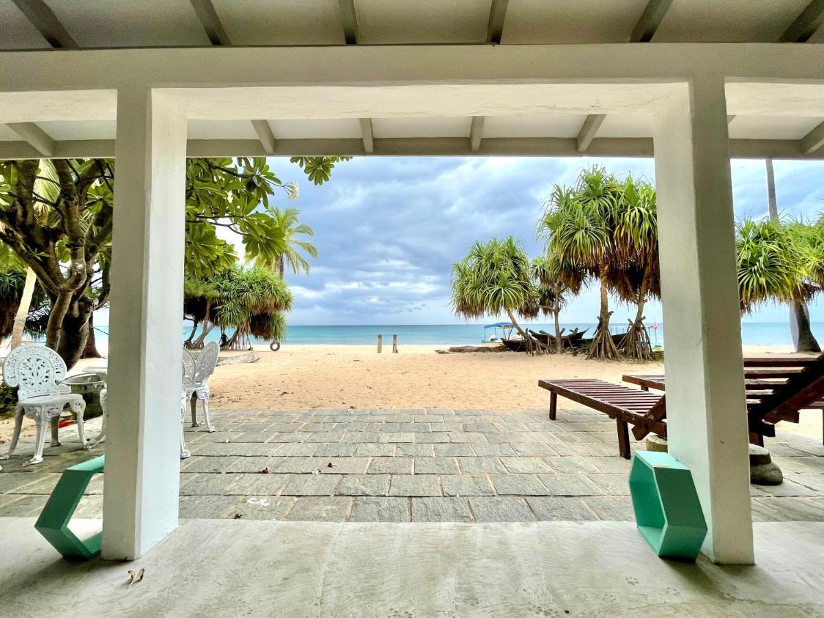 Moon Isle Beach Bungalow Нілавелі Екстер'єр фото