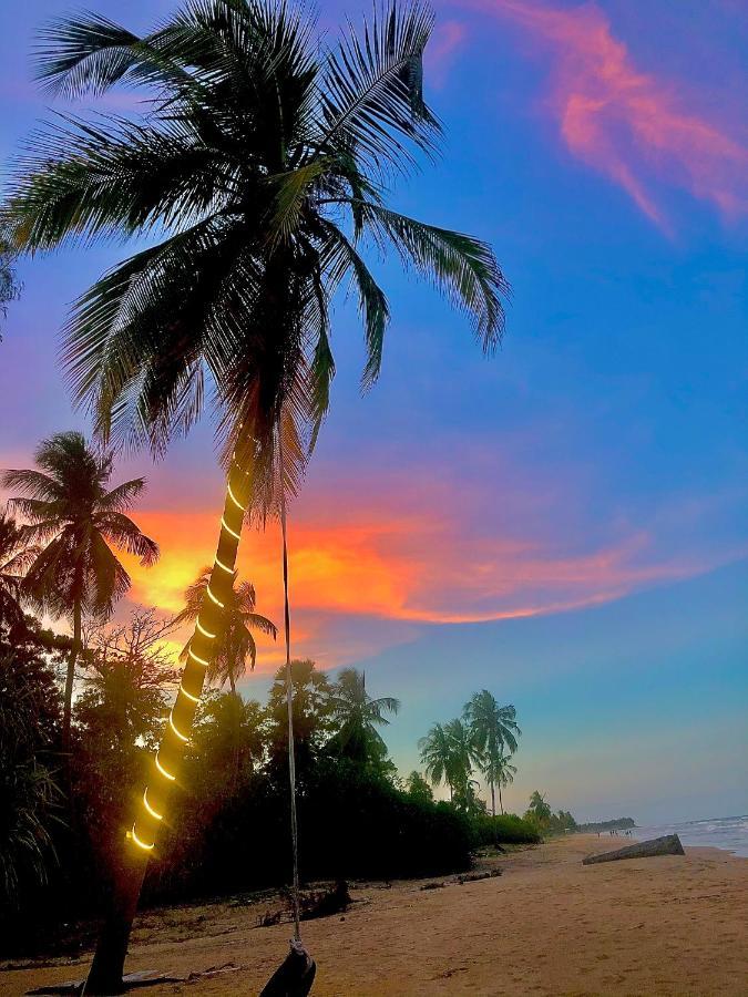 Moon Isle Beach Bungalow Нілавелі Екстер'єр фото