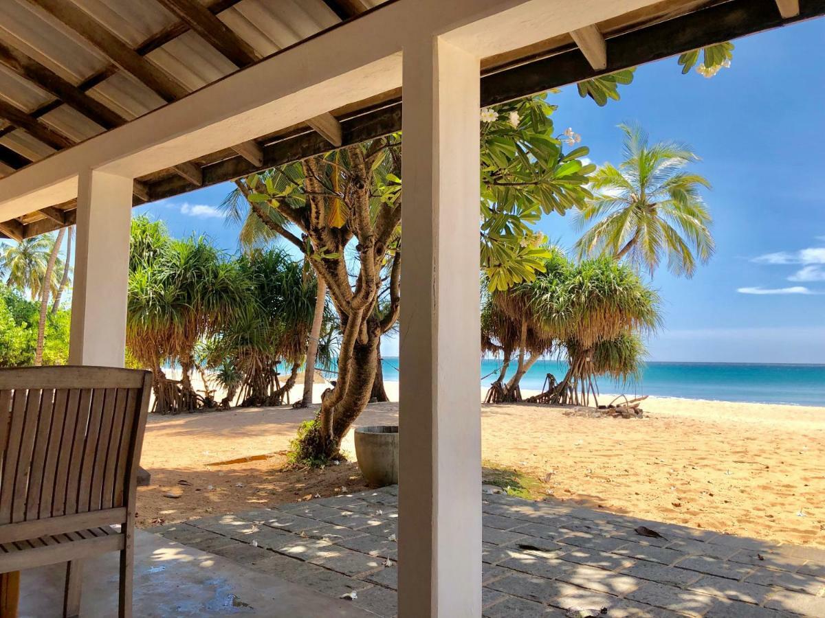 Moon Isle Beach Bungalow Нілавелі Екстер'єр фото